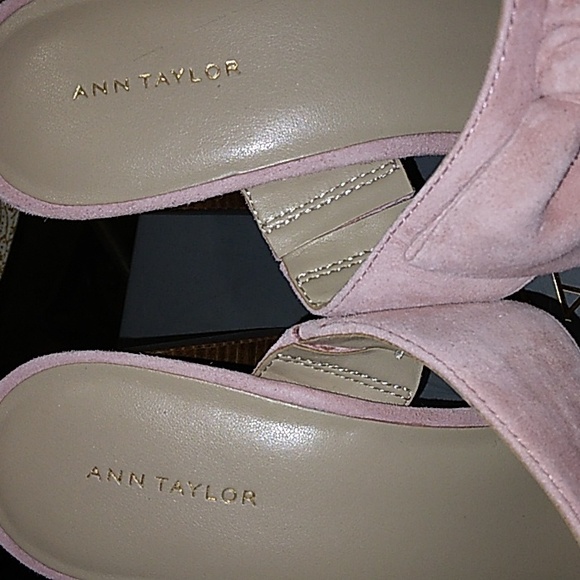 Ann Taylor Bow Sandals - Picture 4 of 9